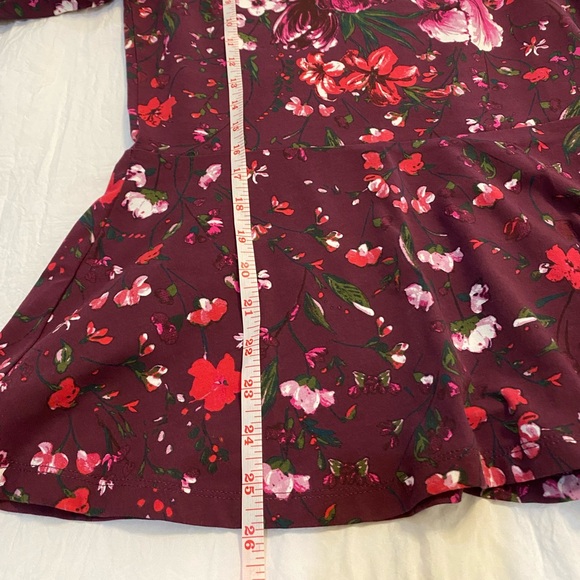 Isaac Mizrahi, floral, peplum top with 3/4 sleeves. Size XS - Picture 6 of 8